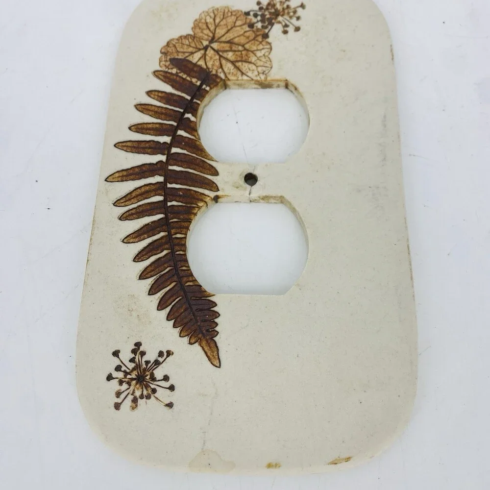 Vintage 1984 Michael Day Ceramic Outlet Cover Botanical Leaf Wall Plate Flat